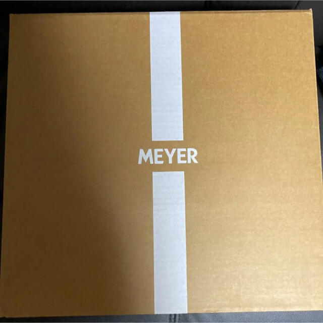 MEYER(マイヤー)のマイヤーサイズアップホットポット26cm レッド　新品未使用 インテリア/住まい/日用品のキッチン/食器(鍋/フライパン)の商品写真