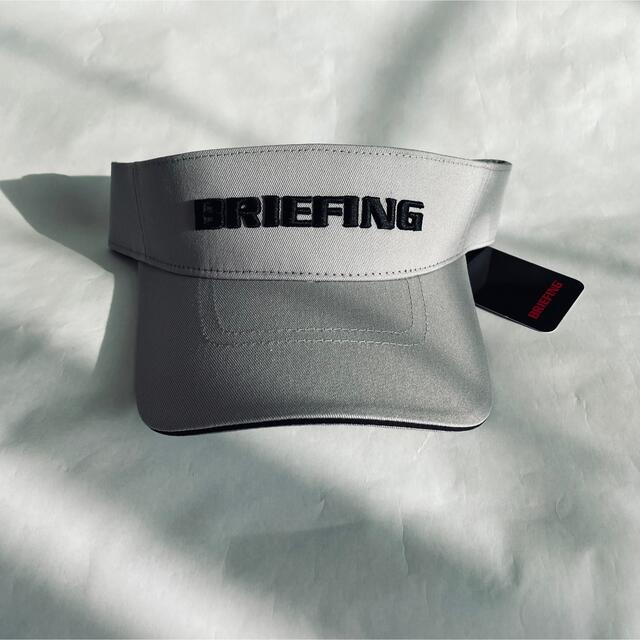 BRIEFING(ブリーフィング)の新品未使用　BRIEFING グレー　サンバイザー  スポーツ/アウトドアのゴルフ(その他)の商品写真