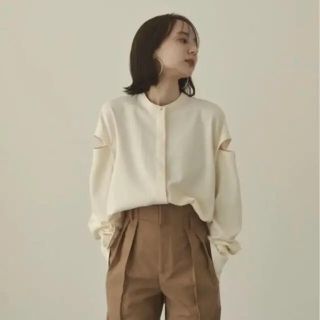 トゥデイフル(TODAYFUL)の【のりぽん様専用】louren shoulder blouse  (シャツ/ブラウス(長袖/七分))