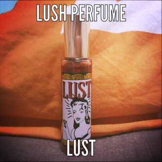 ラッシュ(LUSH)の【新品同様】LUSH 香水 LUST(香水(女性用))
