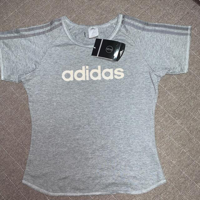 adidas(アディダス)の新品　アディダス　半袖Tシャツ　Ｌ　グレー レディースのトップス(Tシャツ(半袖/袖なし))の商品写真