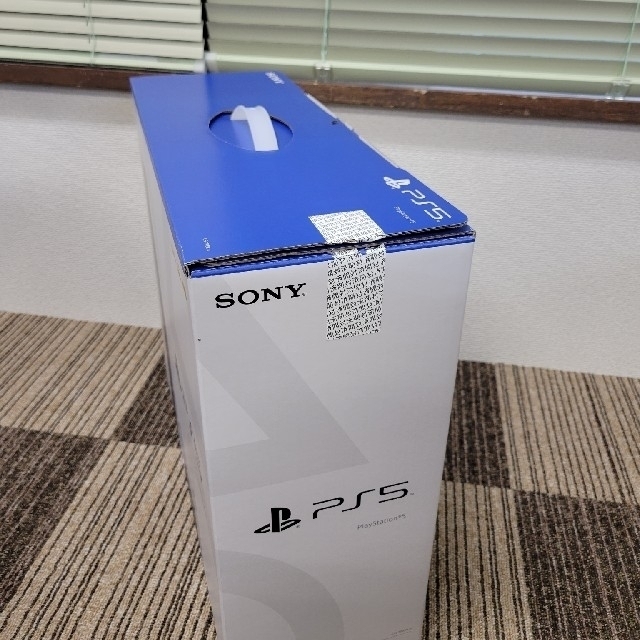 PlayStation(プレイステーション)のPlayStation5本体　ディスクドライブ搭載モデル　ゲオにて６月４日購入 エンタメ/ホビーのゲームソフト/ゲーム機本体(家庭用ゲーム機本体)の商品写真