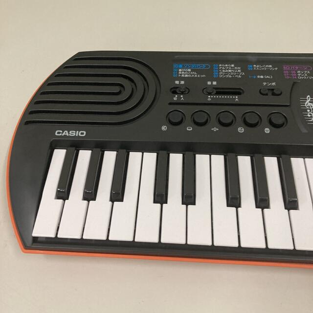 CASIO(カシオ)のCASIO 44ミニ鍵盤 電子キーボード SA-76 ブラック&オレンジ 楽器の鍵盤楽器(電子ピアノ)の商品写真