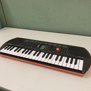 カシオ(CASIO)のCASIO 44ミニ鍵盤 電子キーボード SA-76 ブラック&オレンジ(電子ピアノ)