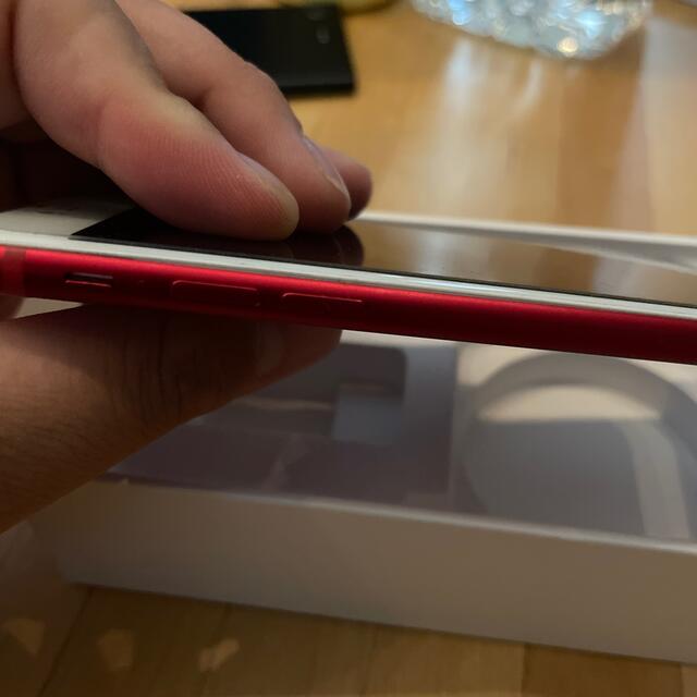 ジャンク品　iphone 7  b product red mprx2j/a スマホ/家電/カメラのスマートフォン/携帯電話(スマートフォン本体)の商品写真