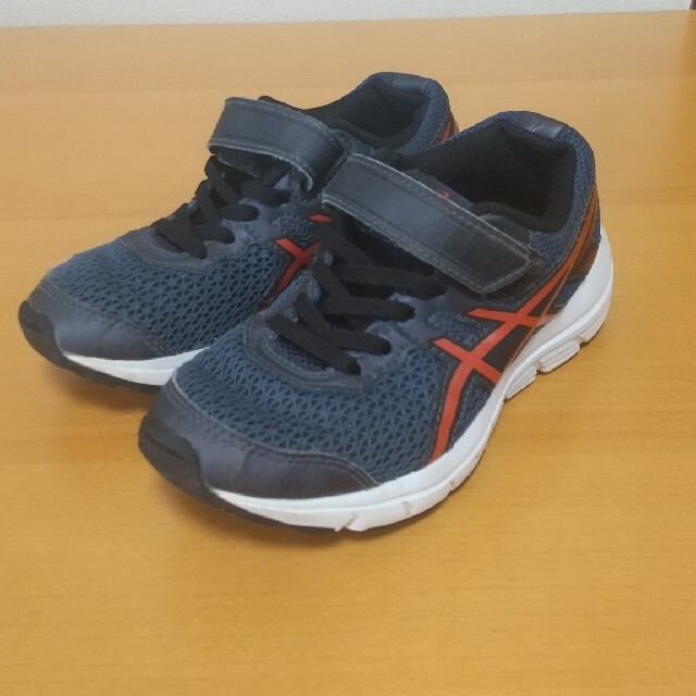 asics(アシックス)のアシックス☆キッズスニーカー17.5cm キッズ/ベビー/マタニティのキッズ靴/シューズ(15cm~)(スニーカー)の商品写真