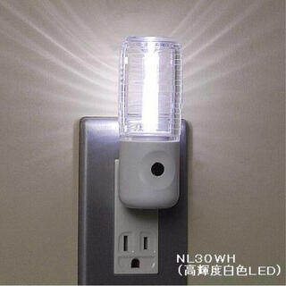 LED センサーライト　コンセント式　白色