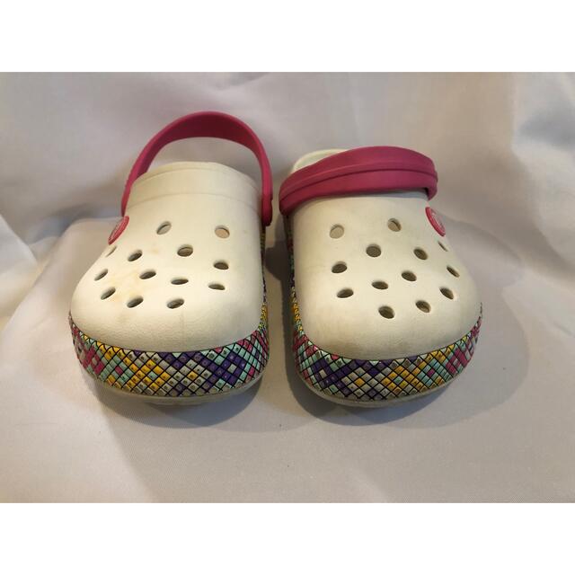 crocs(クロックス)のクロックス　白　サンダル　 キッズ/ベビー/マタニティのキッズ靴/シューズ(15cm~)(サンダル)の商品写真