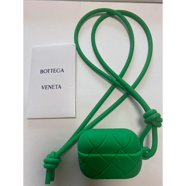 Bottega Veneta(ボッテガヴェネタ)のボッテガヴェネタ AirPods Proケース パラキート グリーン スマホ/家電/カメラのオーディオ機器(ヘッドフォン/イヤフォン)の商品写真