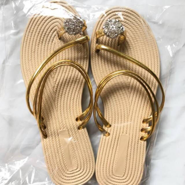 ■24. 5cm　ぺたんこビーチサンダルホールドアンクルストラップストーン付き レディースの靴/シューズ(サンダル)の商品写真