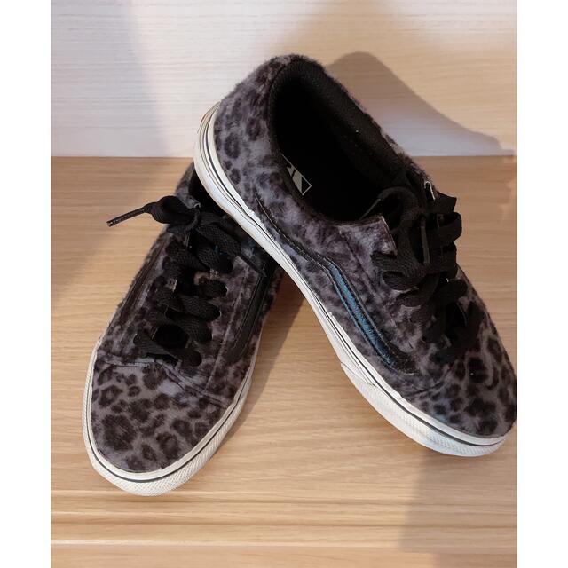 VANS(ヴァンズ)のお値下げ♡美品♡VANS☆ハラコ素材グレーヒョウ柄＊22cm キッズ/ベビー/マタニティのキッズ靴/シューズ(15cm~)(スニーカー)の商品写真