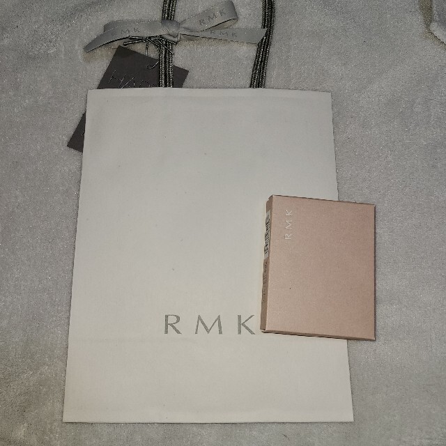 RMK(アールエムケー)のRMK ローズウッドディドリーム 4アイズ 01 コスメ/美容のベースメイク/化粧品(アイシャドウ)の商品写真