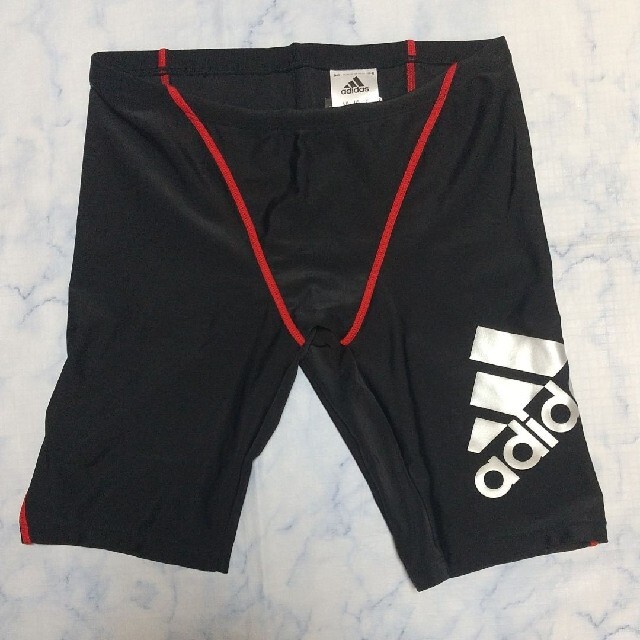 adidas(アディダス)のadidas 水着 160 新品 キッズ/ベビー/マタニティのキッズ服男の子用(90cm~)(水着)の商品写真