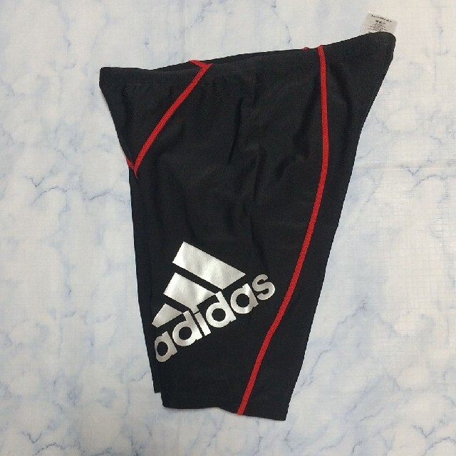 adidas(アディダス)のadidas 水着 160 新品 キッズ/ベビー/マタニティのキッズ服男の子用(90cm~)(水着)の商品写真