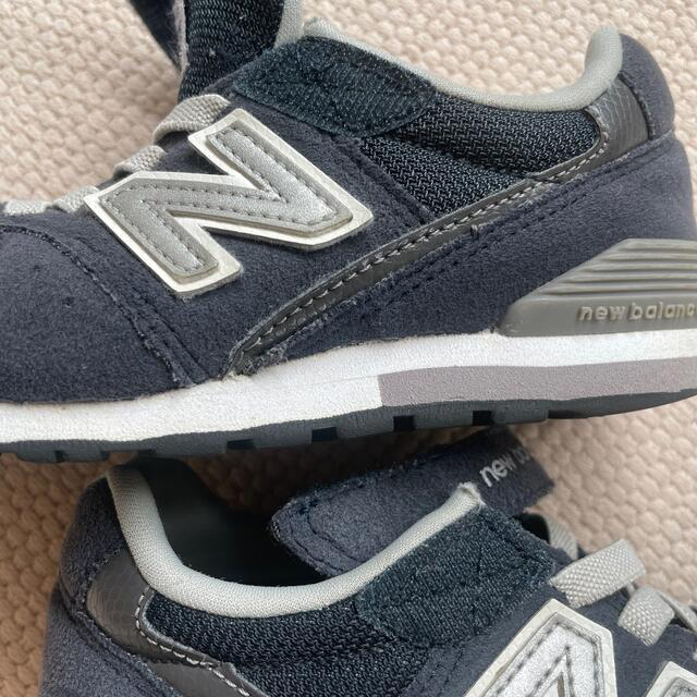 New Balance(ニューバランス)のニューバランス　996 紺色　スニーカー　18.5㎝ キッズ/ベビー/マタニティのキッズ靴/シューズ(15cm~)(スニーカー)の商品写真