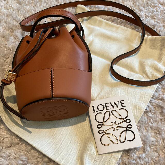 日本最大のブランド LOEWE - LOEWE Balloon bag bucket leather nano