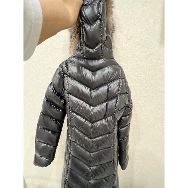 MONCLER(モンクレール)のFULMARUS フルマラス ブルーフロストフォックスファーフー レディースのジャケット/アウター(ダウンコート)の商品写真