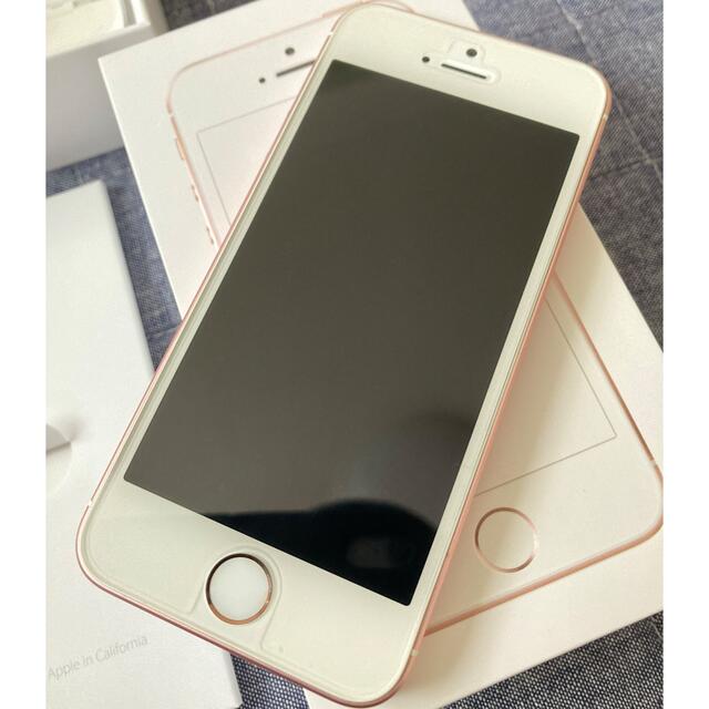 iPhone(アイフォーン)のSIMフリー iPhoneSE 第1世代 64GB ローズゴールド 付属品完備 スマホ/家電/カメラのスマートフォン/携帯電話(スマートフォン本体)の商品写真