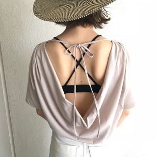 トゥデイフル(TODAYFUL)の美品トゥデイフルTODAYFULバックドレープ半袖カットソーデザインTシャツ白(Tシャツ(半袖/袖なし))