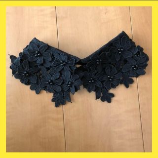 つけ襟 パール付き ブラック 黒 花柄 刺繍 つけえり アクセサリー(つけ襟)