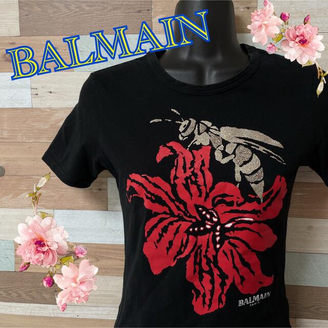 BALMAIN(バルマン)の【BALMAIN】蜂ハチとお花⭐︎赤✖︎金　レアなデザイン♡ レディースのトップス(Tシャツ(半袖/袖なし))の商品写真