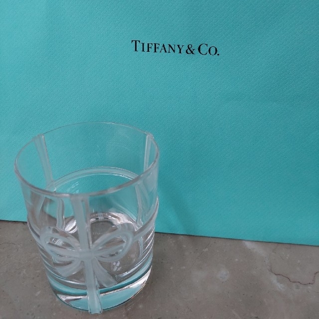Tiffany & Co.(ティファニー)の白モフ様専用　TIFFANY&CO.　リボングラス インテリア/住まい/日用品のキッチン/食器(グラス/カップ)の商品写真
