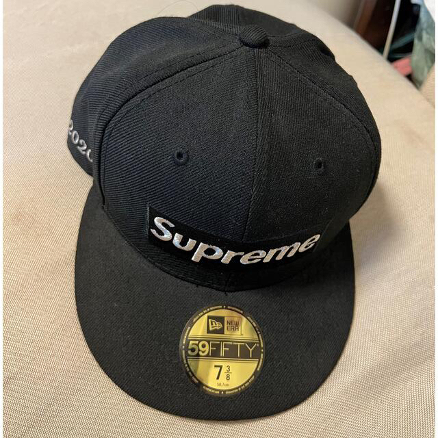 Supreme(シュプリーム)のsupreme newera 2020 7 3/8 メンズの帽子(キャップ)の商品写真