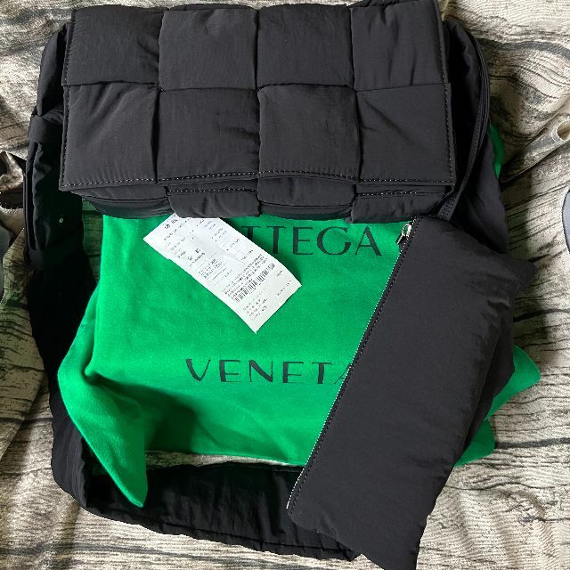 WEB限定カラー Bottega Veneta - Bottega Veneta パデッドテックカセット ショルダーバッグ
