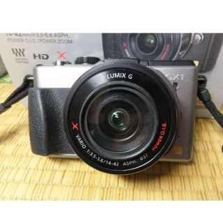 パナソニック(Panasonic)のLUMIX GX1本体（シルバー） レンズ14-42mm/F3.5-5.6付き(ミラーレス一眼)