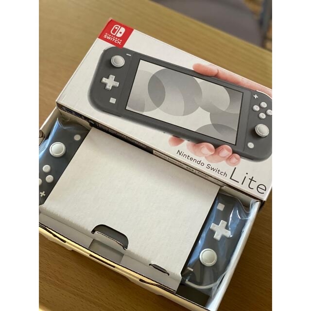 Nintendo Switch(ニンテンドースイッチ)の任天堂 スイッチライト 本体 箱 充電器 グレー エンタメ/ホビーのゲームソフト/ゲーム機本体(携帯用ゲーム機本体)の商品写真