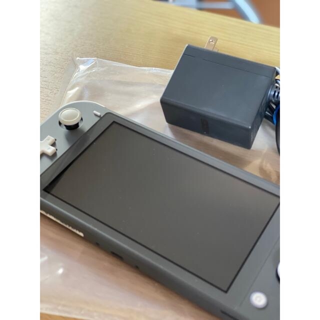 Nintendo Switch(ニンテンドースイッチ)の任天堂 スイッチライト 本体 箱 充電器 グレー エンタメ/ホビーのゲームソフト/ゲーム機本体(携帯用ゲーム機本体)の商品写真