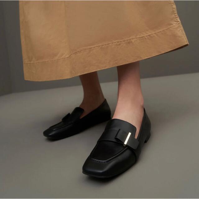 Charles and Keith(チャールズアンドキース)のチャールズアンドキース  Penny Loafers ローファー むーみん様専用 レディースの靴/シューズ(ローファー/革靴)の商品写真