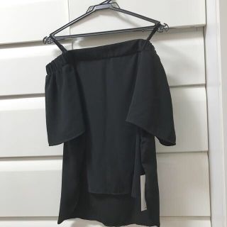 イング(INGNI)のINGNI♡タグ付き新品 フレア袖トロミオフショルTOPS 黒(シャツ/ブラウス(半袖/袖なし))