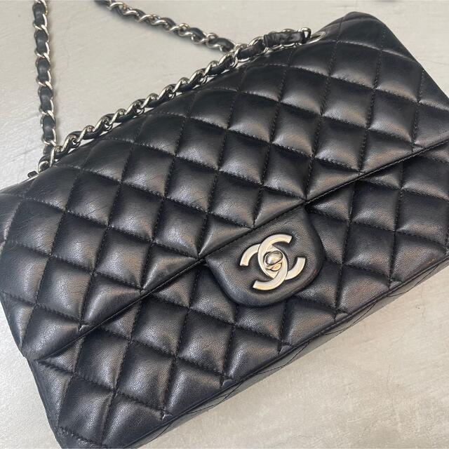 定価100万以上！CHANEL シャネル マトラッセ25 ラムスキン シルバー