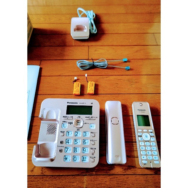 Panasonic(パナソニック)のsuzu Ks様専用　パナソニックコードレス電話機子機一個付きピンクゴールド スマホ/家電/カメラの生活家電(その他)の商品写真