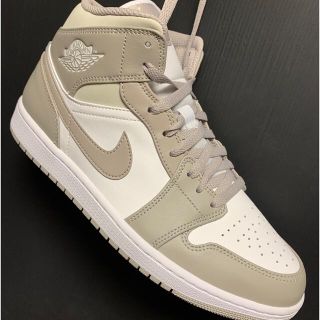 ナイキ(NIKE)のNIKE AIR JORDAN 1 MID  COLLEGE GREY(スニーカー)