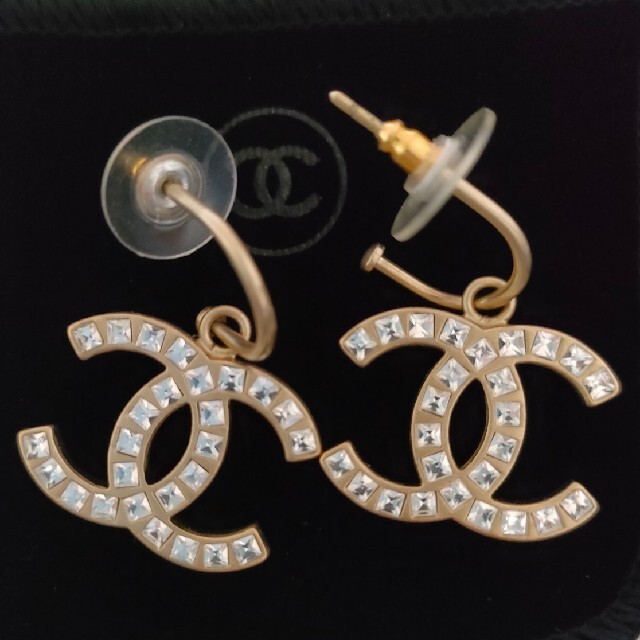 激安セール】 CHANEL フープピアス CHANELラインストーン - ピアス