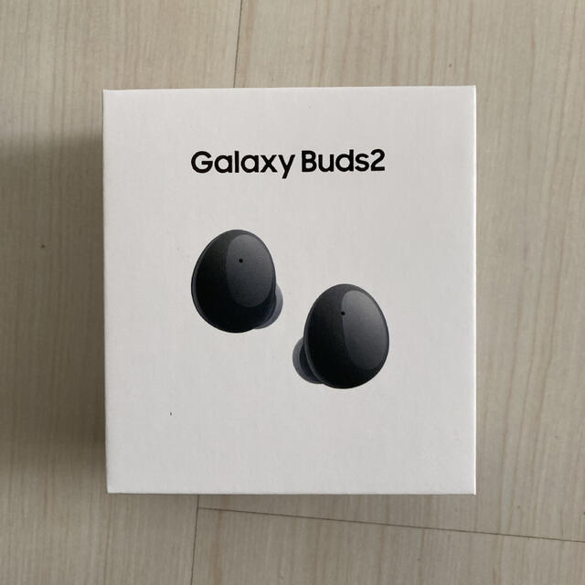 Galaxy(ギャラクシー)のワイヤレスイヤホン Galaxy Buds2 オリーブ/graphiteセット スマホ/家電/カメラのオーディオ機器(ヘッドフォン/イヤフォン)の商品写真