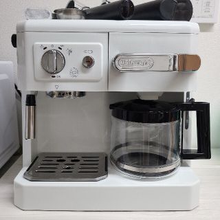 デロンギ(DeLonghi)のデロンギ コンビコーヒーメーカー BCO410J-B ホワイト(コーヒーメーカー)