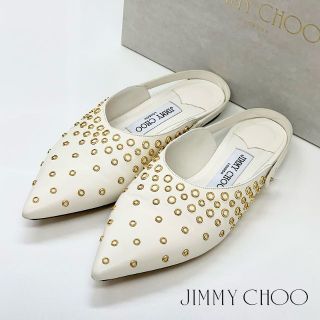 ジミーチュウ(JIMMY CHOO)の4306 ジミーチュウ スタッズ レザー フラット サンダル ホワイト(サンダル)