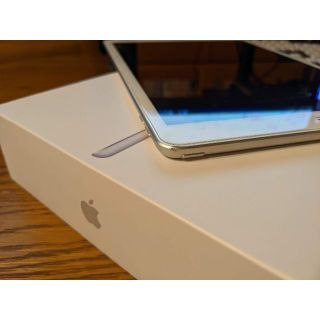 iPad - iPad 10.2インチ 第8世代 Wi-Fi 32GB MYLA2J/Aの通販 by pa's ...