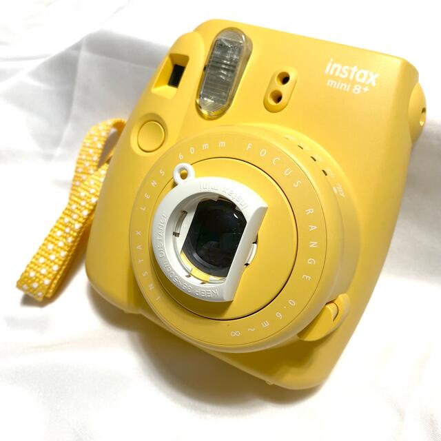 富士フイルム(フジフイルム)のFUJI FILM INSTAX MINI 8+ イエロー 富士フィルム チェキ スマホ/家電/カメラのカメラ(フィルムカメラ)の商品写真