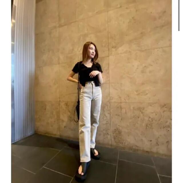 moussy(マウジー)の新品　moussy PLAIN JEANS COLOR STRAIGHT w26 レディースのパンツ(デニム/ジーンズ)の商品写真