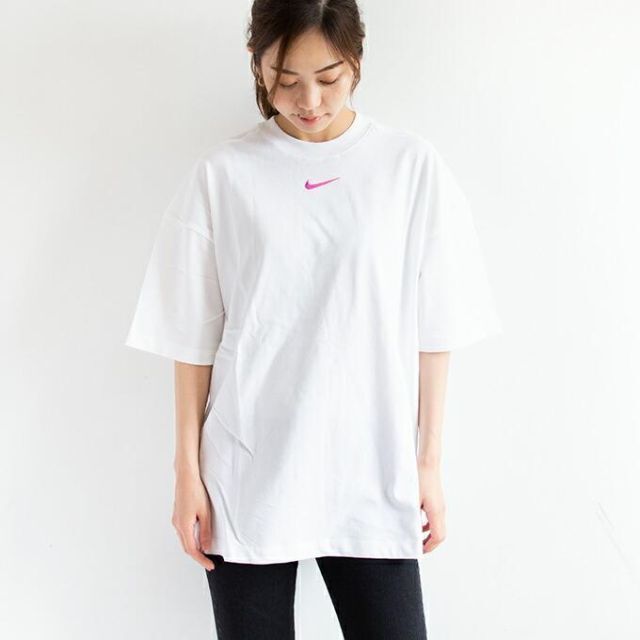 NIKE(ナイキ)のNIKE ナイキ スウッシュ オーバーサイズ Tシャツ チュニック 定5500円 レディースのトップス(Tシャツ(半袖/袖なし))の商品写真