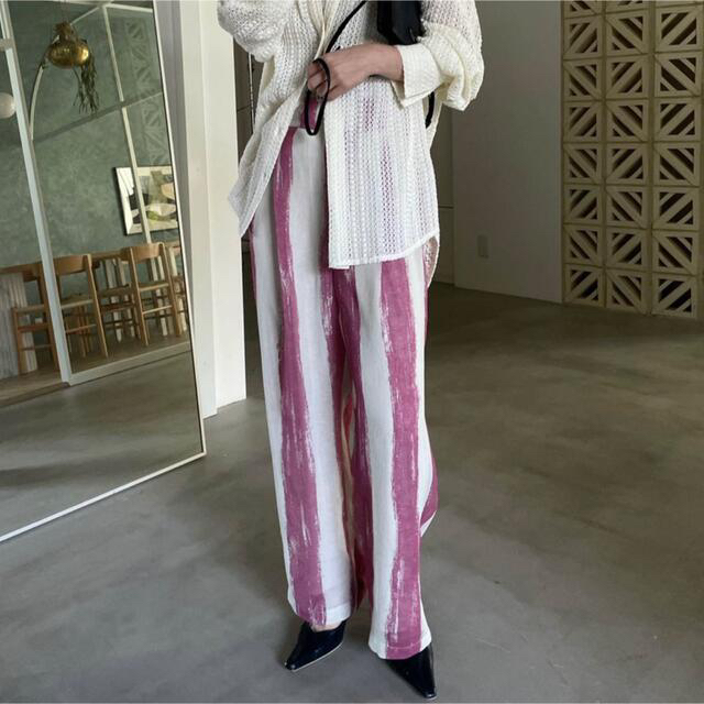 Ameri VINTAGE(アメリヴィンテージ)のAmeri VINTAGE PAINT STRIPE RELAX PANTS レディースのパンツ(カジュアルパンツ)の商品写真