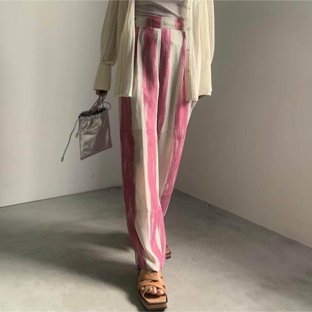 Ameri VINTAGE(アメリヴィンテージ)のAmeri VINTAGE PAINT STRIPE RELAX PANTS レディースのパンツ(カジュアルパンツ)の商品写真