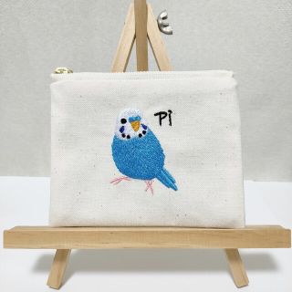 あると便利なサイズの　ブルー　セキセイインコ　の刺繍ミニポーチ(ポーチ)