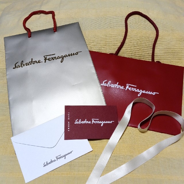 Ferragamo(フェラガモ)の♥お値下げ! Ferragamoフェラガモプレゼントセット♥ レディースのバッグ(ショップ袋)の商品写真