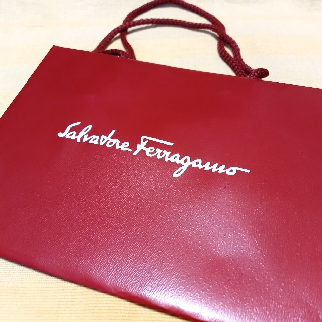 Ferragamo(フェラガモ)の♥お値下げ! Ferragamoフェラガモプレゼントセット♥ レディースのバッグ(ショップ袋)の商品写真