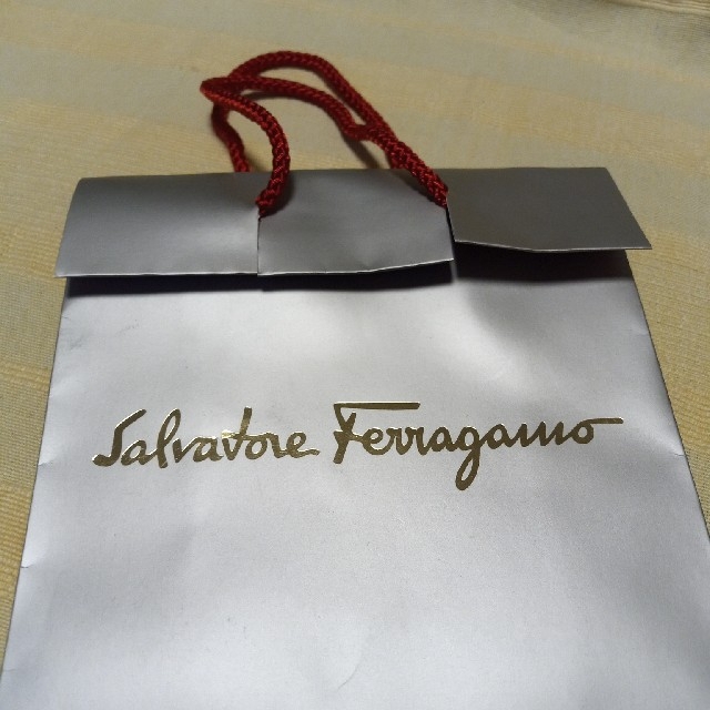 Ferragamo(フェラガモ)の♥お値下げ! Ferragamoフェラガモプレゼントセット♥ レディースのバッグ(ショップ袋)の商品写真